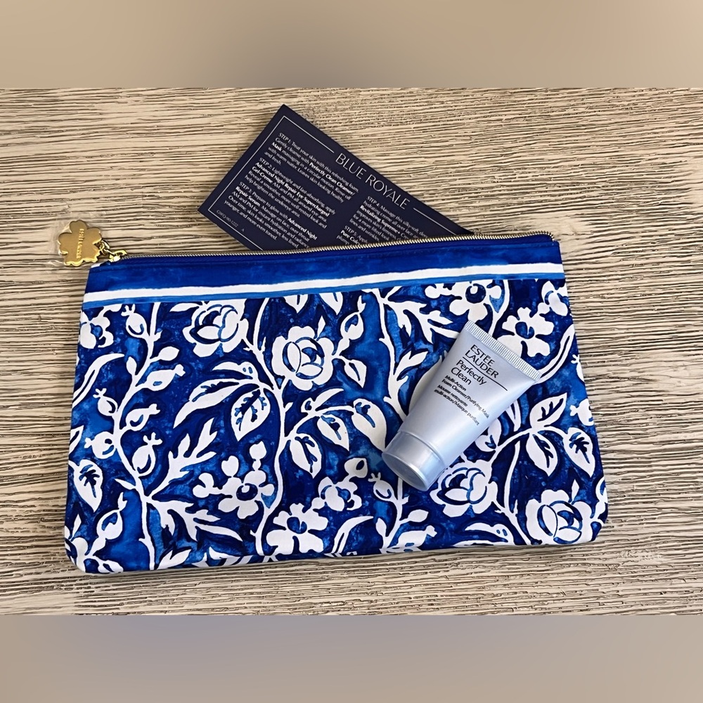 🆕 Estee Lauder Blue and White Floral Cosmetic Pouch